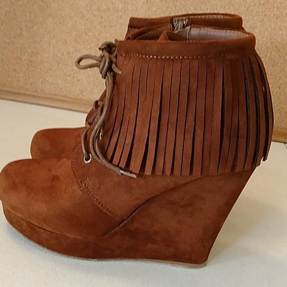 🥾Air Underground brown fringe wedge short booties🥾 - Picture 3 of 7